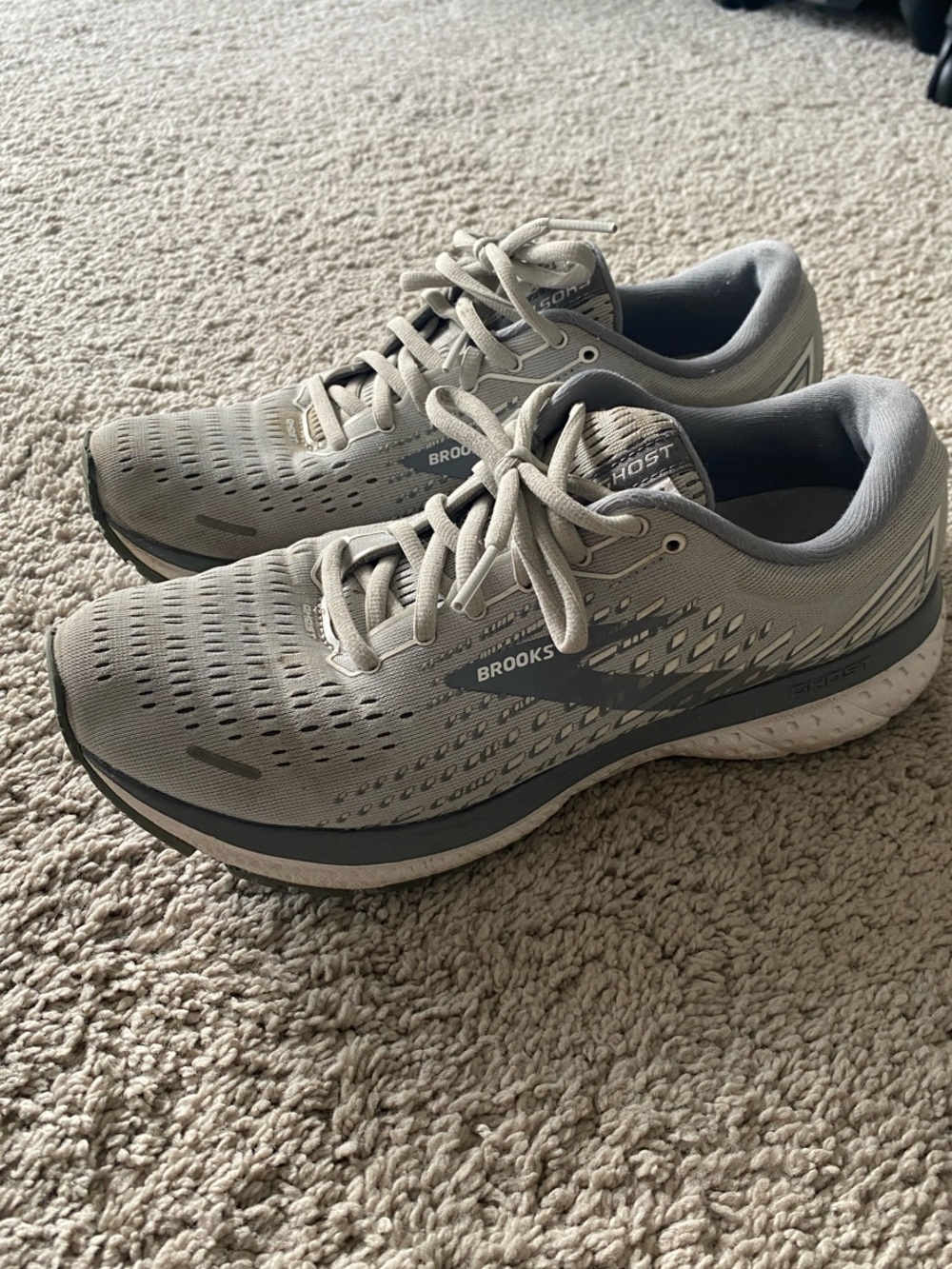 Brooks Ghost 13 Running Shoes - Gray and White